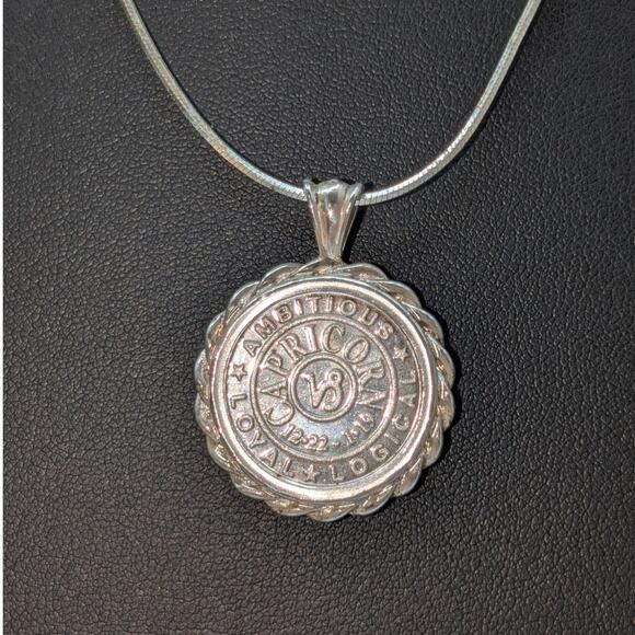 Vtg 925 Sterling Silver Rope Surround Capricorn Two-Sided Coin Pendant Necklace - Picture 5 of 7